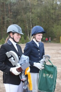 Grund zum Strahlen: Siegerin Kirsten Könekamp (l.)